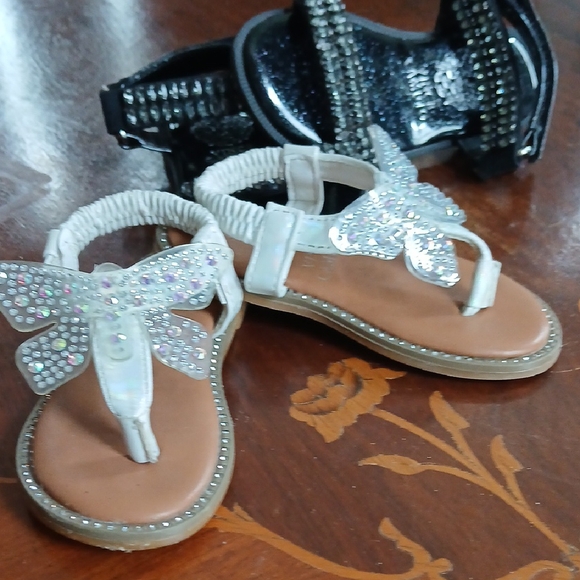 Vince Camuto White and Black Sandals with Sparkling Bow Pair Of 2 How Cute! - Picture 1 of 5